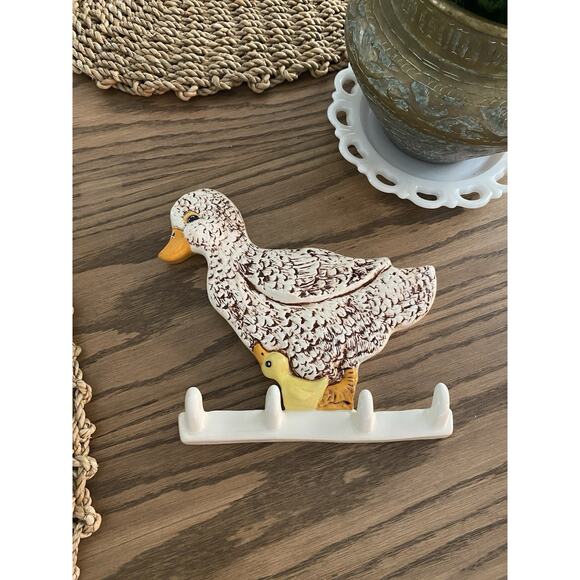 Vintage Hand Painted Ceramic Duck Wall Hook Duck And Ducklings Wall Hooks - Picture 1 of 6